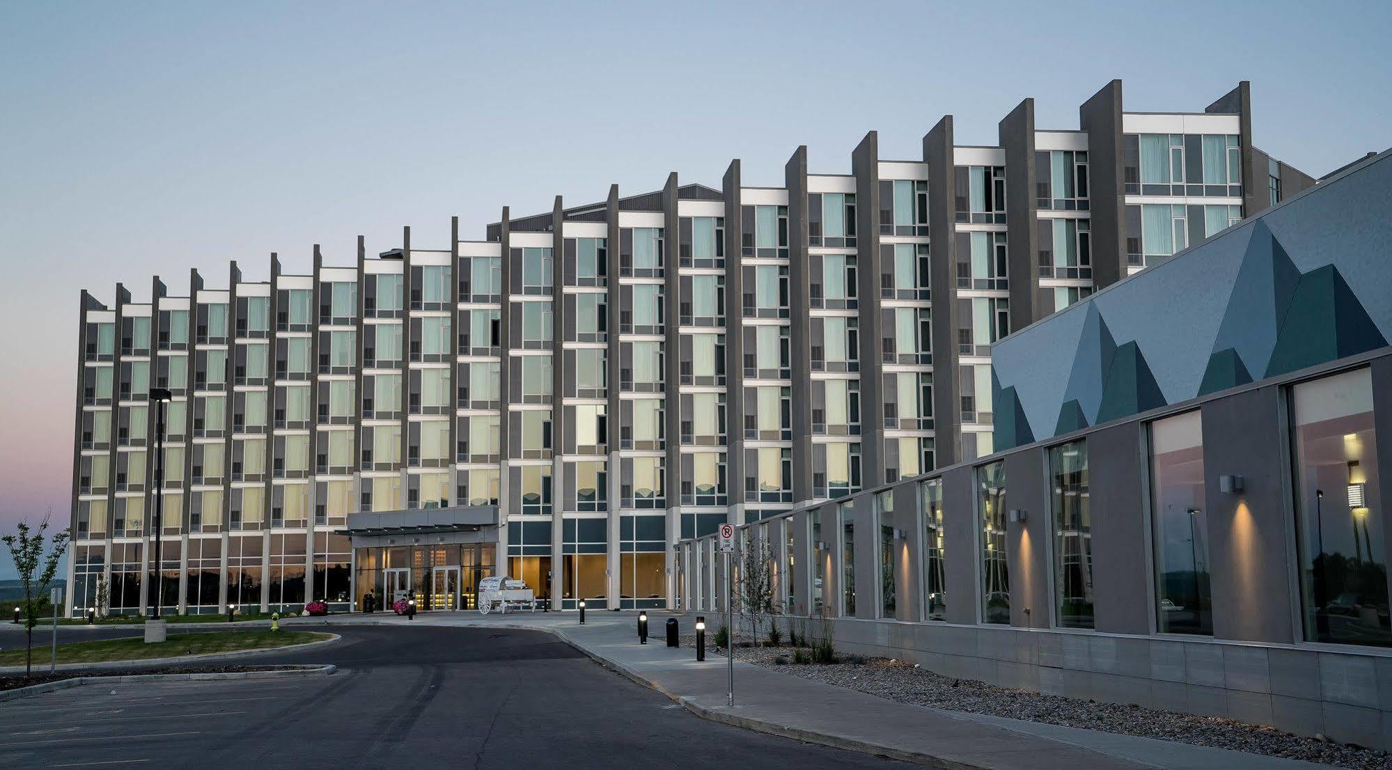 Grey Eagle Resort YYC Exteriér fotografie