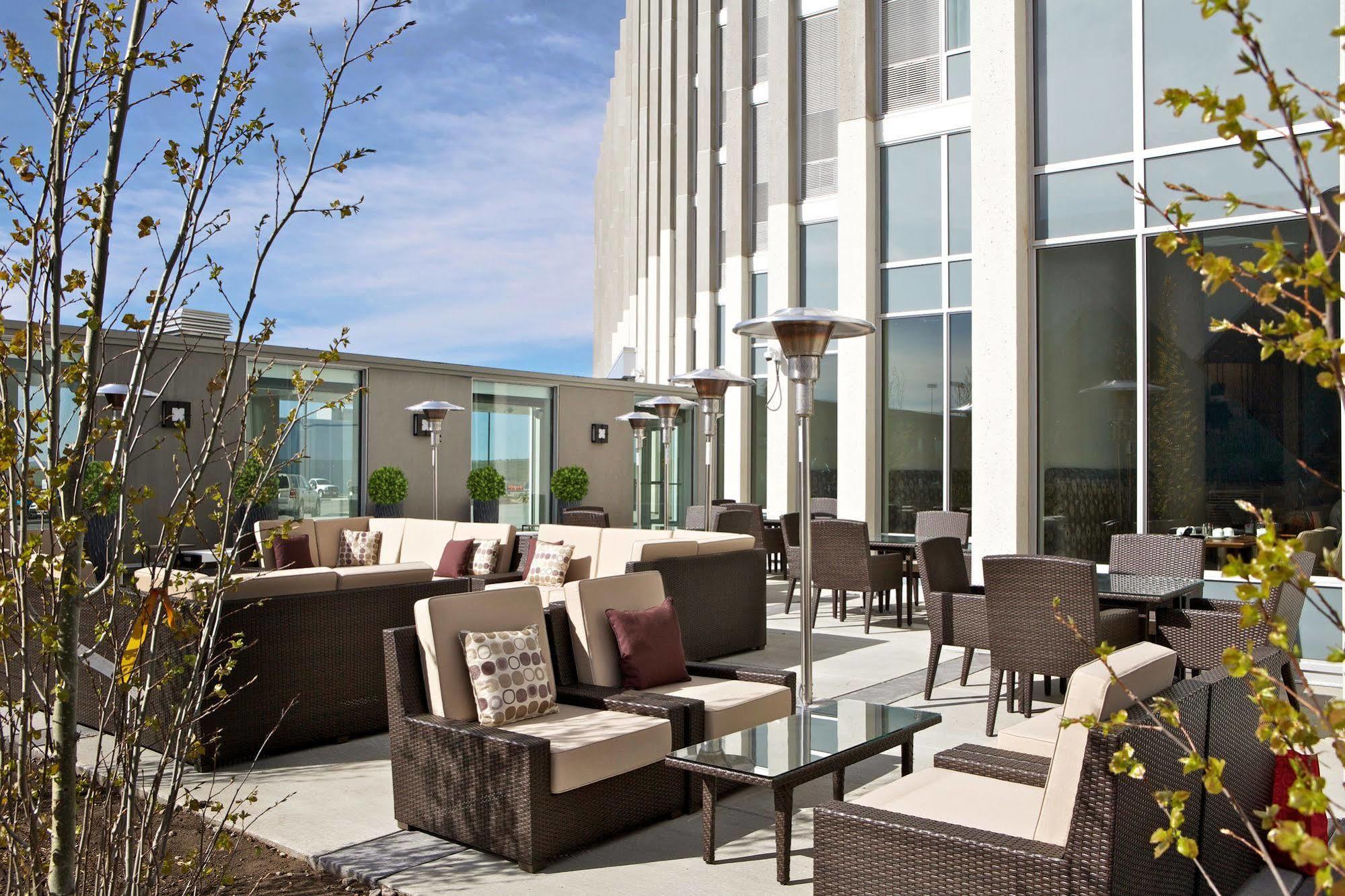 Grey Eagle Resort YYC Exteriér fotografie